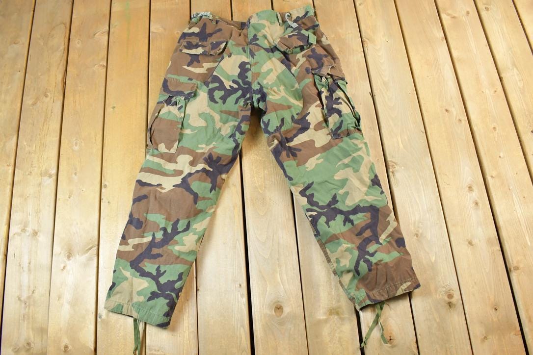 Vintage 1990s Army Camouflage Cargo Pants Size Large / Streetwear / Army Pants / Military Pant's / Vintage Cargos / Made In