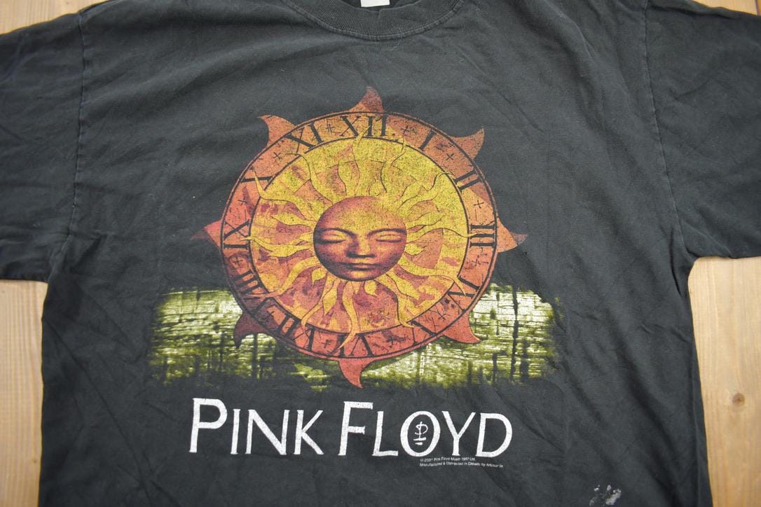 Vintage 2001 Pink Floyd Sun Dial Graphic Band T-Shirt