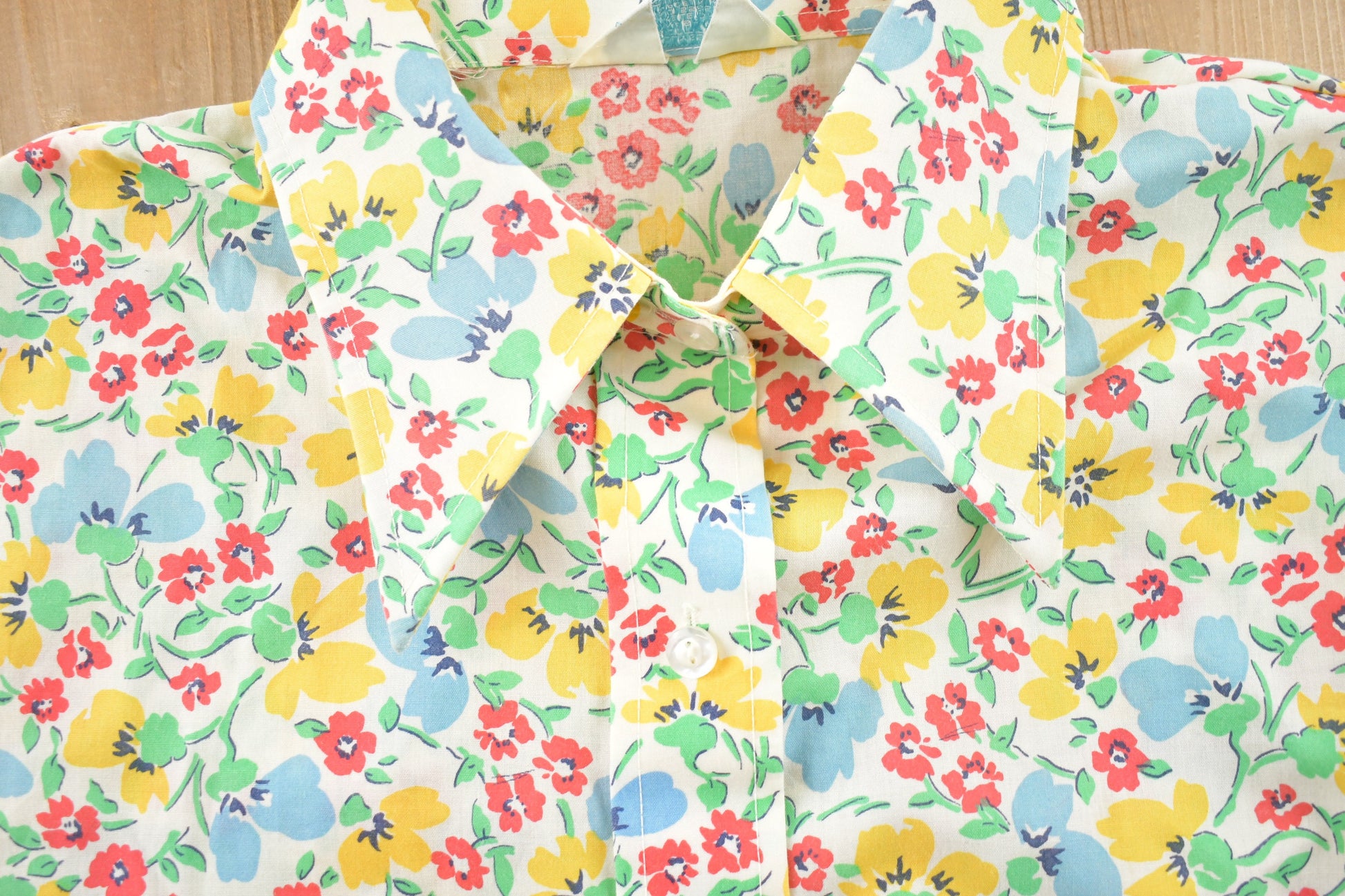 Vintage 1970s Sears Sleeveless Button Up Floral Shirt