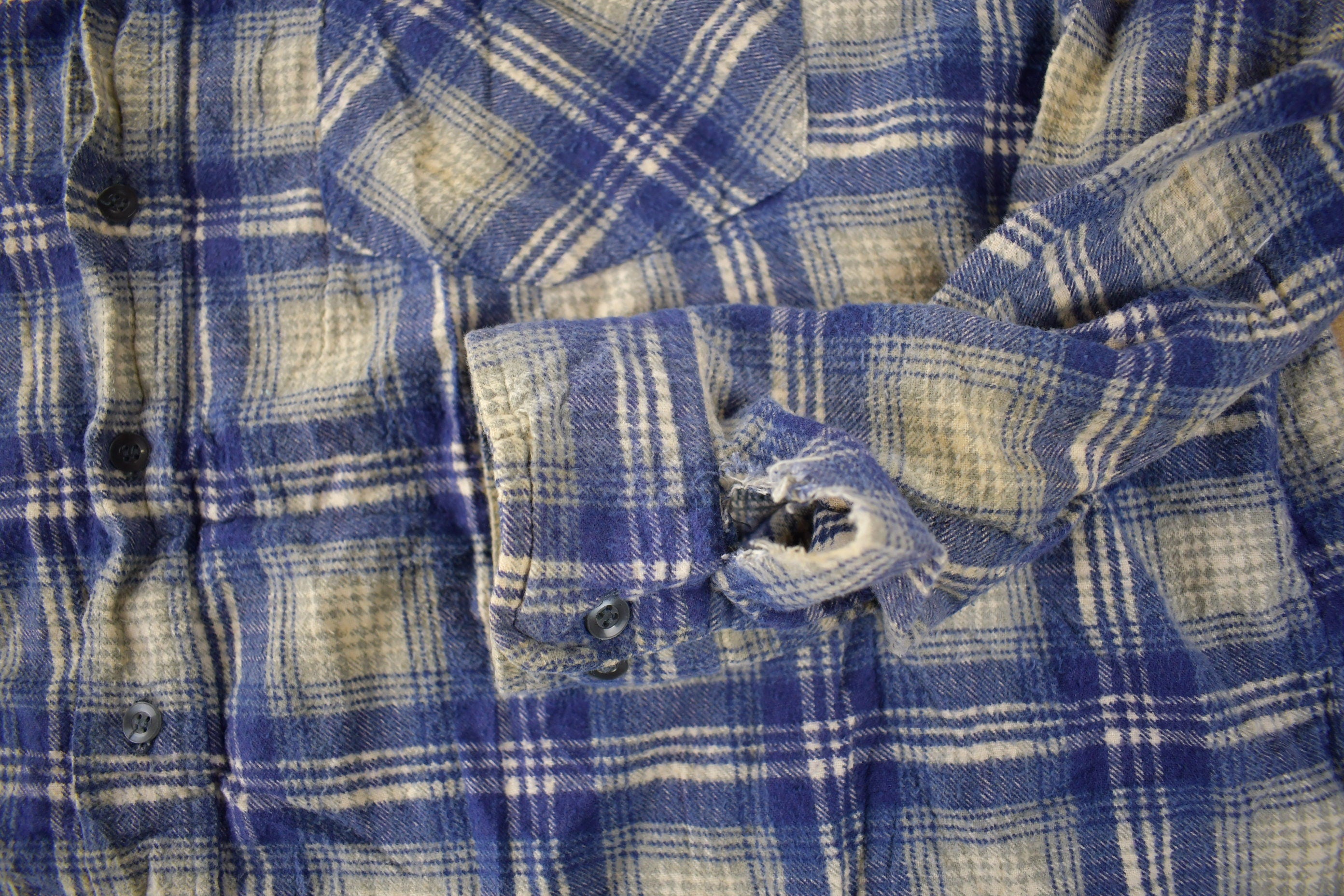Vintage 1990s Sierra Pacific Distressed Plaid Button Up Flannel Shirt Size XL