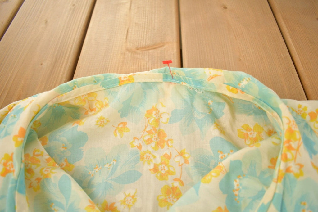Vintage 1990s Long Floral Button Up Shirt / 1990s Button Up / Vintage Flannel / Basic Button Up / Floral Shirt / All Over Print