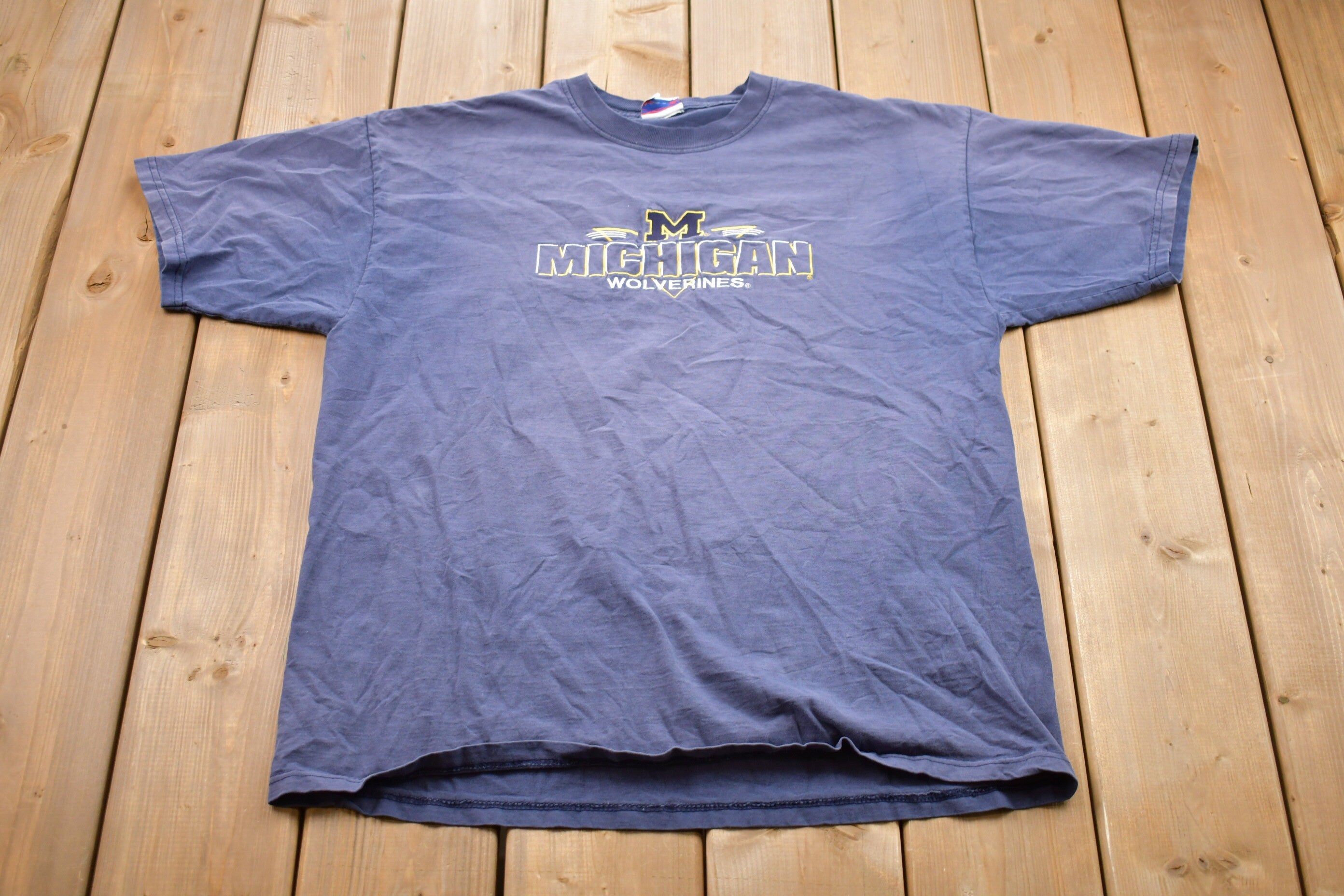 Vintage 1990s University of Michigan Wolverines Embroidered Collegiate T-Shirt
