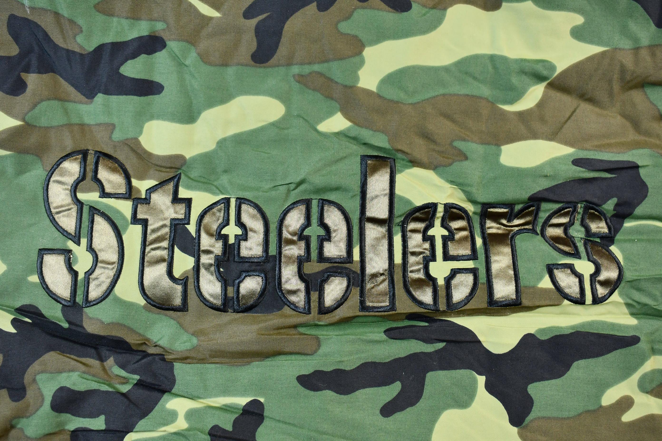 Vintage 1990s Camo Pittsburgh Steelers NFL Football Hooded Puffer Jacket