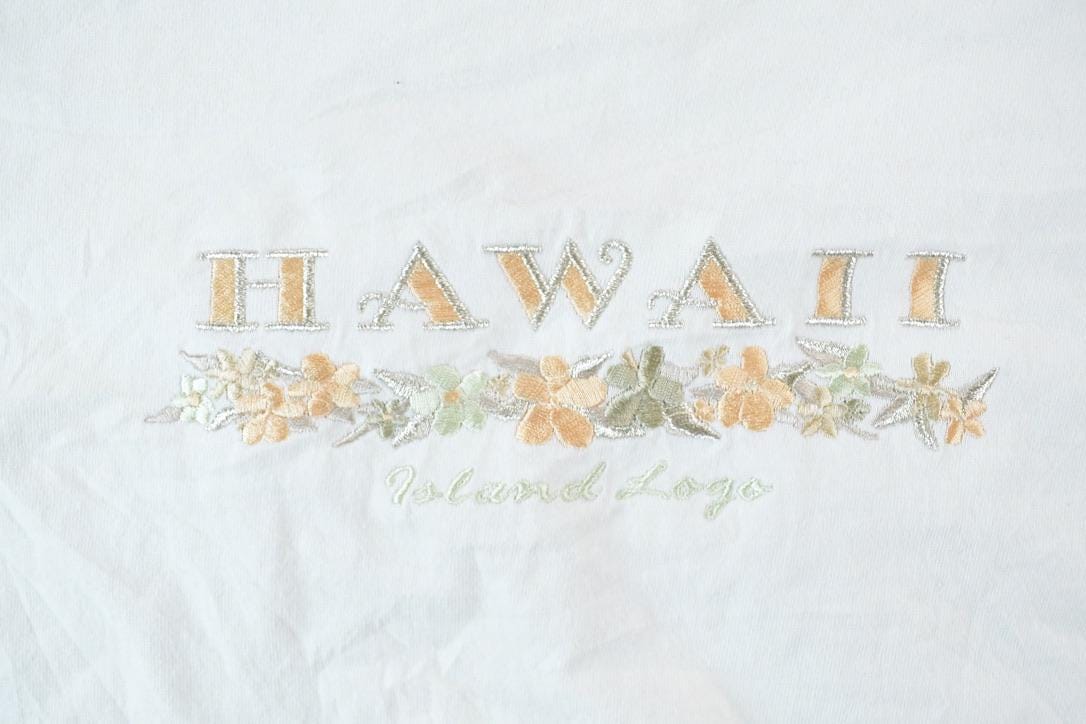 Vintage 1990s Hawaii Embroidered Souvenir T-Shirt