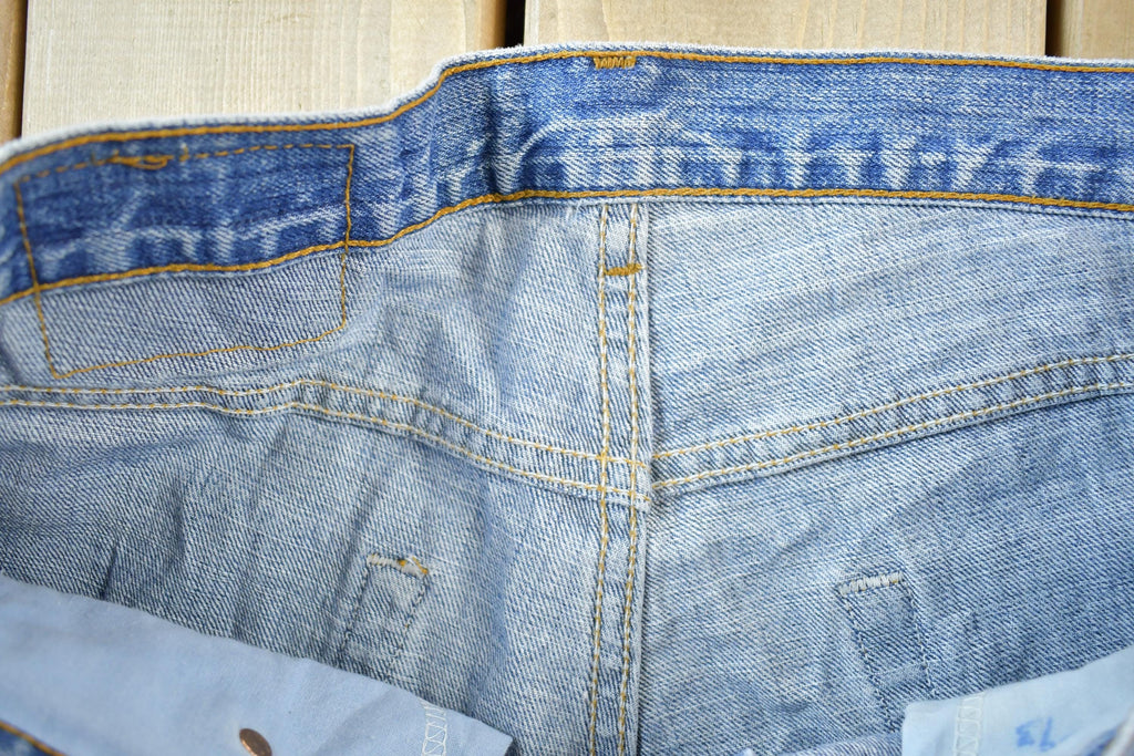 Vintage 1990s Levi Strauss Red Tab Denim Jeans Size 32 x 31 Made In USA