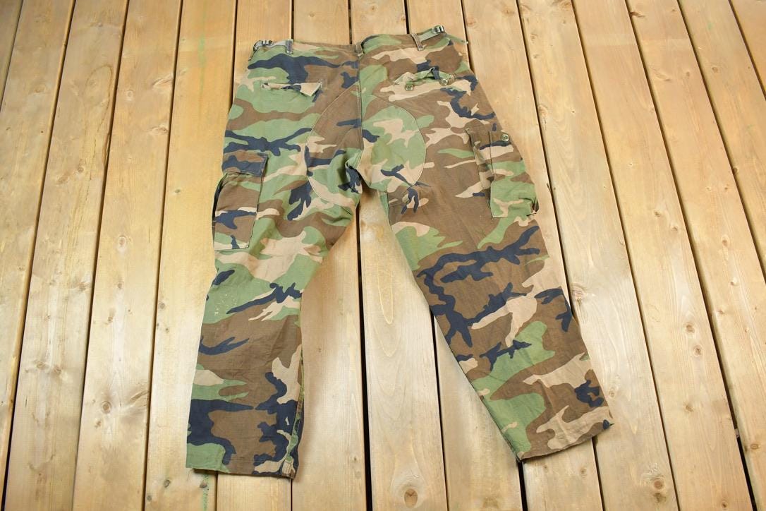 Vintage 1990s Army Camouflage Cargo Pants Size 38 x 26 / Streetwear / Army Pants / Military Pant's / Vintage Cargos / Made In