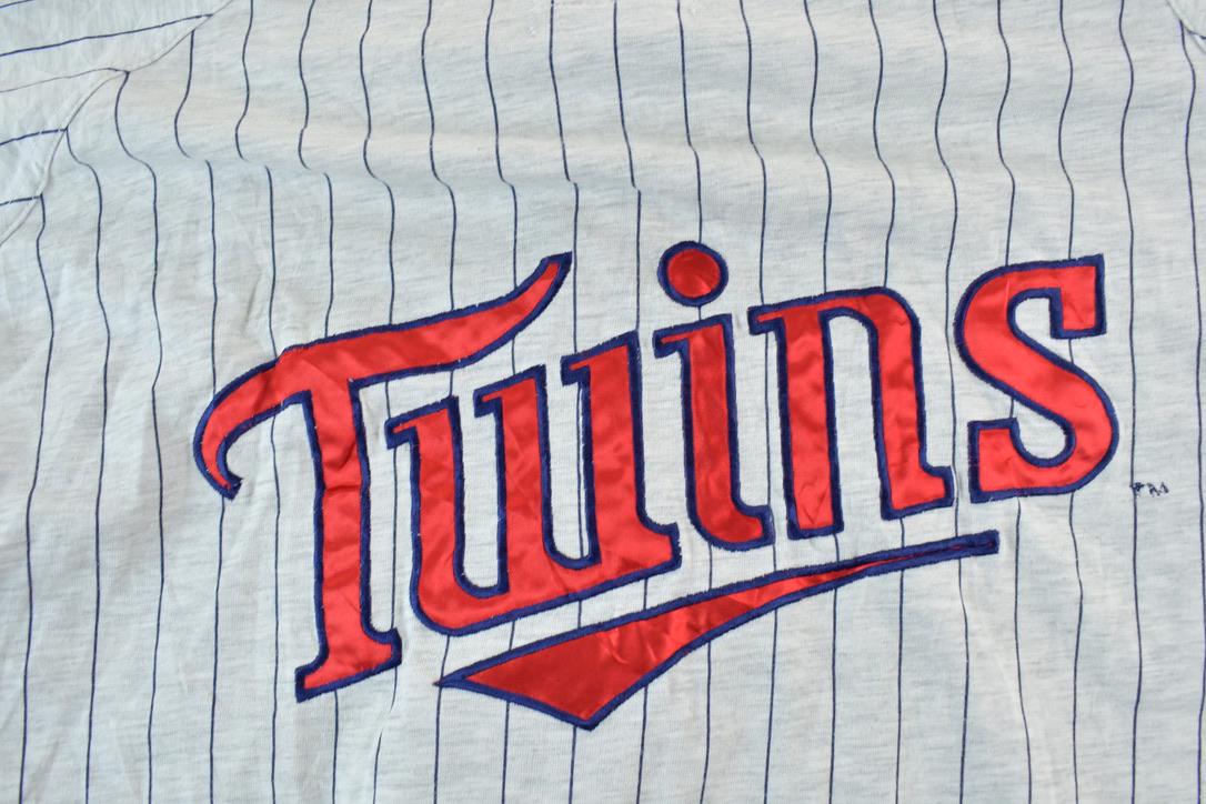Vintage 1990s Starter Minnesota Twins MLB Embroidered Baseball Jersey Graphic T-Shirt
