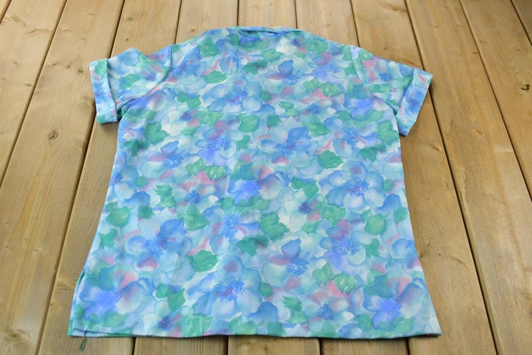 Vintage 1970s Women's Watercolor Flower Pattern Carol Henry Button Up Shirt