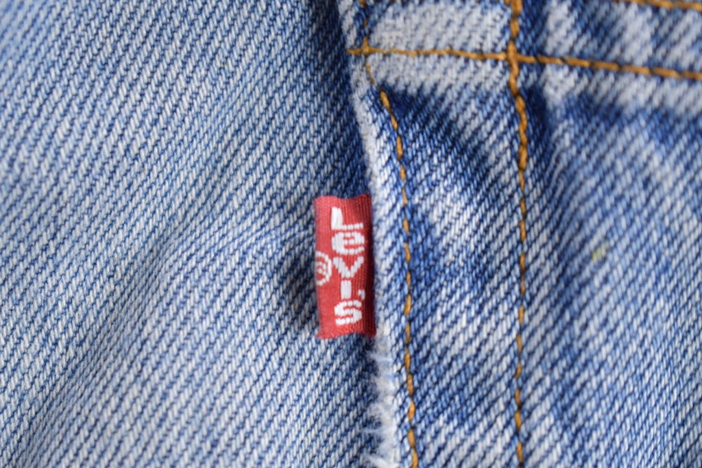 Vintage 1990s Levi's 550 Red Tab Denim Jeans Size 34 x 35