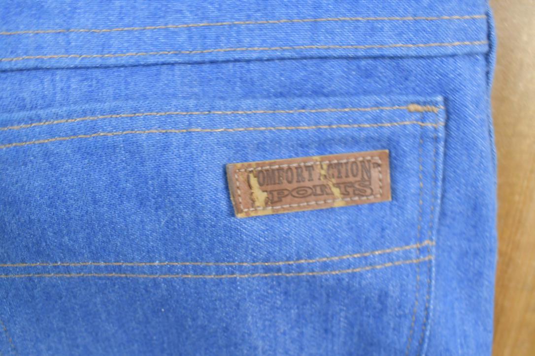 Vintage 1990s Comfort Action Sport Denim Look Pleated Jeans Size 38 x 30