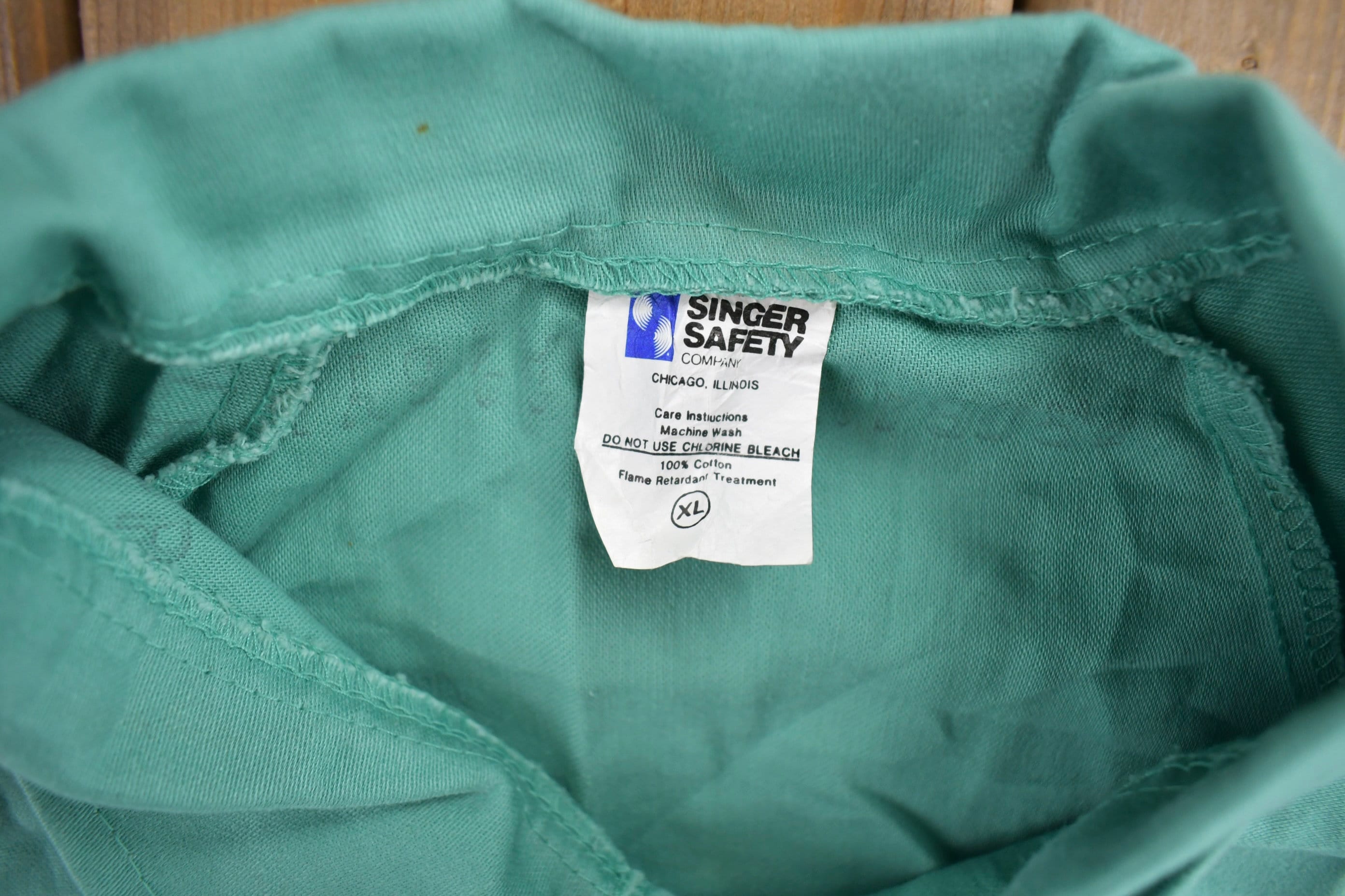 Vintage 1980s Singer Safety Fire Retardant Snap Button Shirt