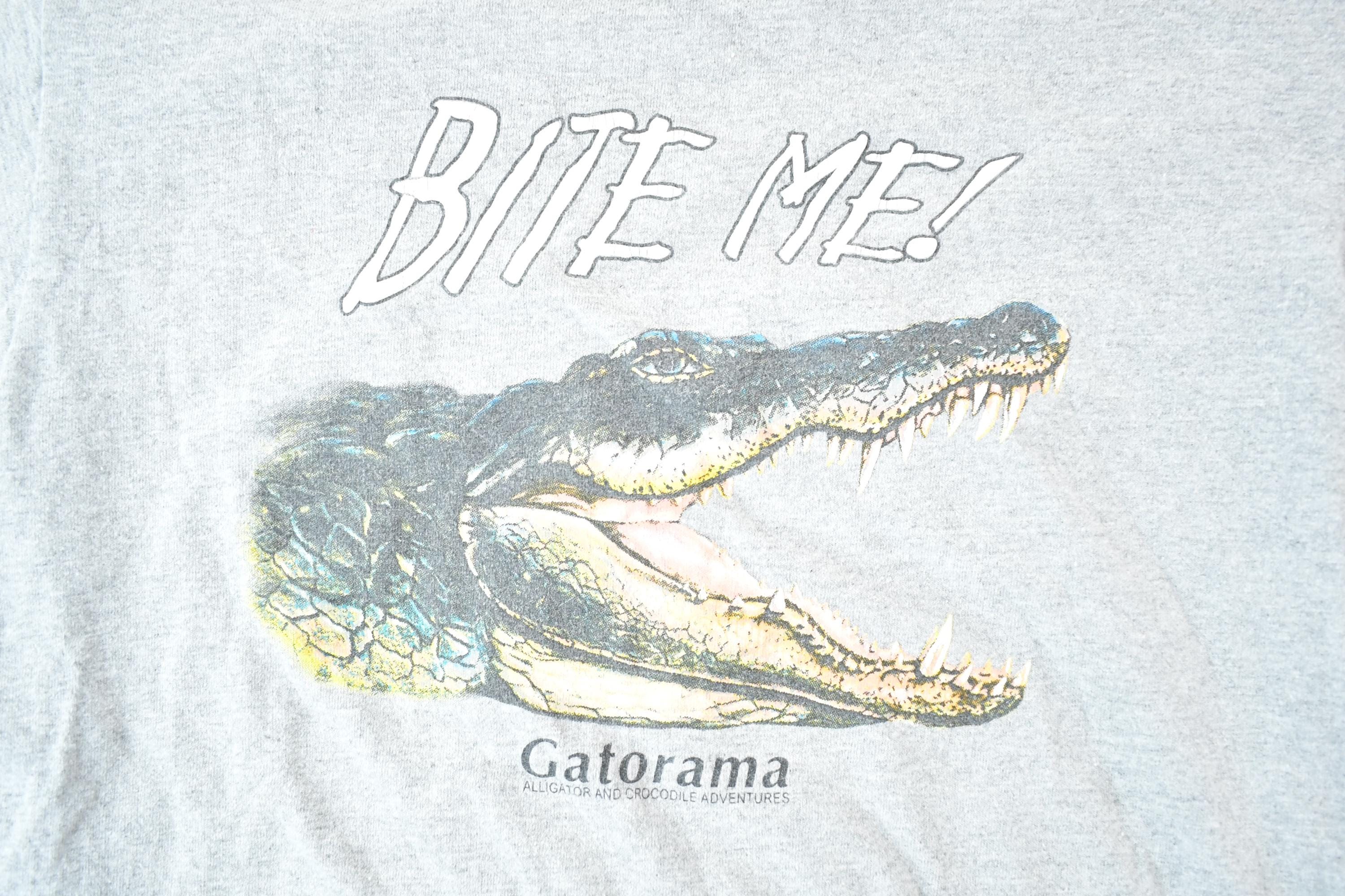 Vintage 1990s Bite Me Gatorama Souvenir T-Shirt Youth L