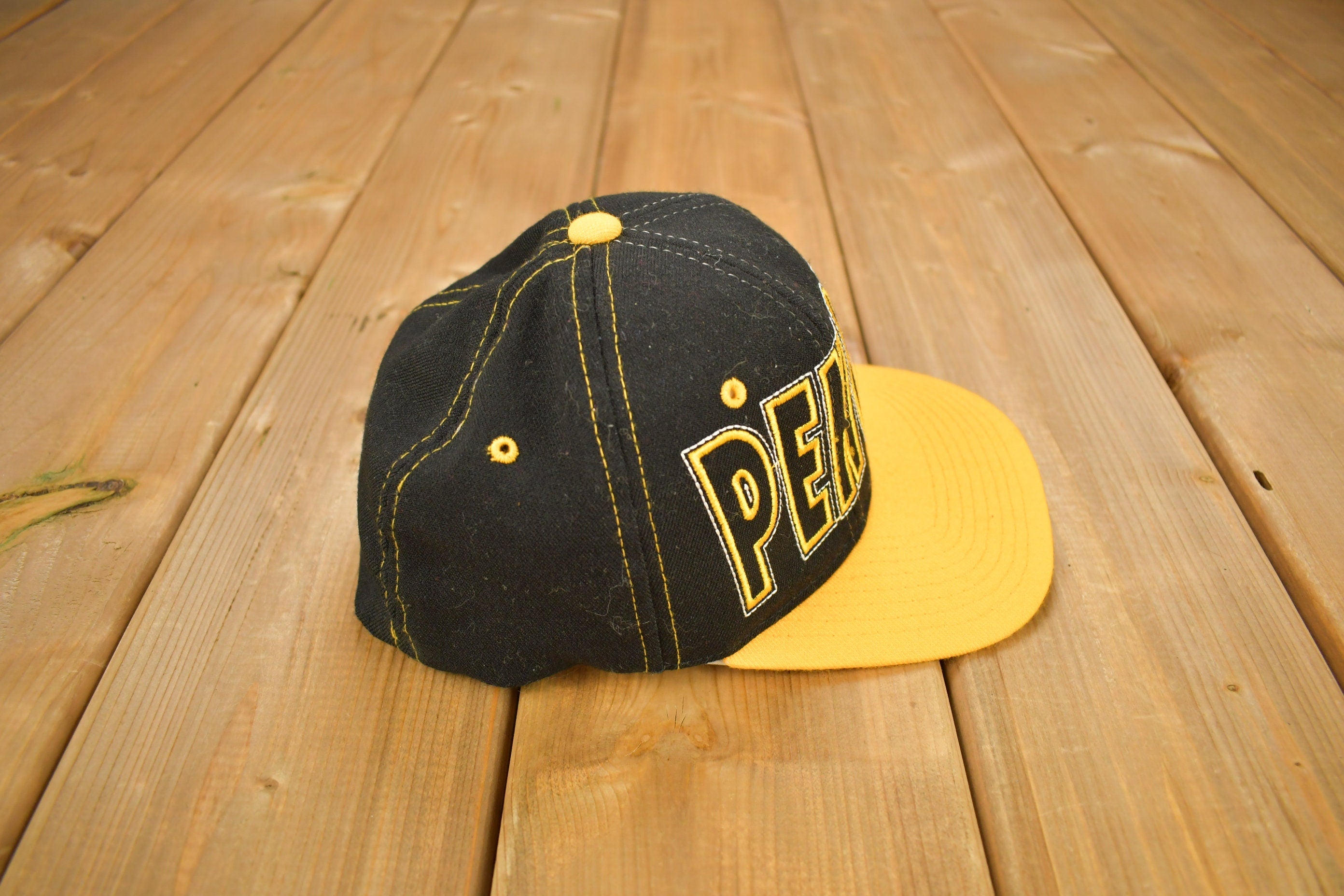 Vintage 1990s Pittsburgh Penguins NHL Fitted Starter Hat