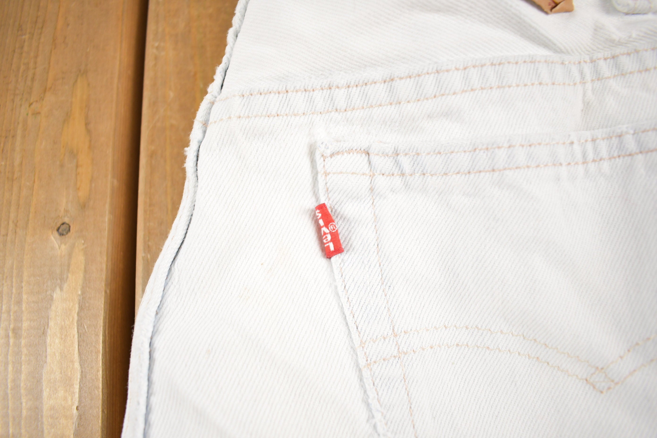 Vintage 1990s Levi's 501 Red Tab White Denim Jeans Size 31 x 28