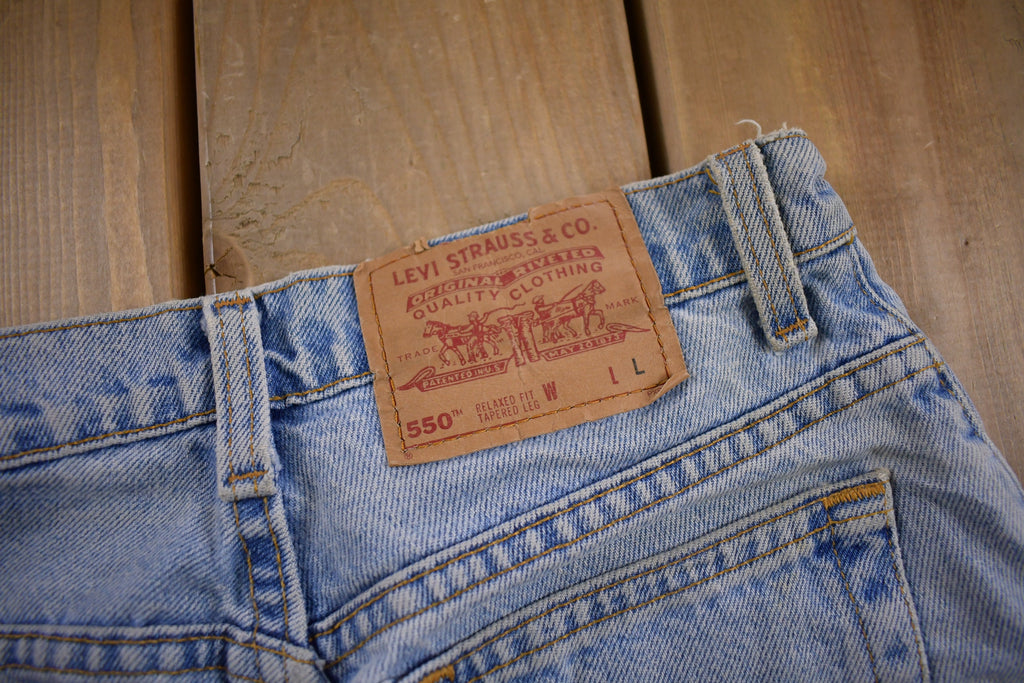 Vintage 1990s Levi's 550 Light Wash Jeans Size 28 x 31