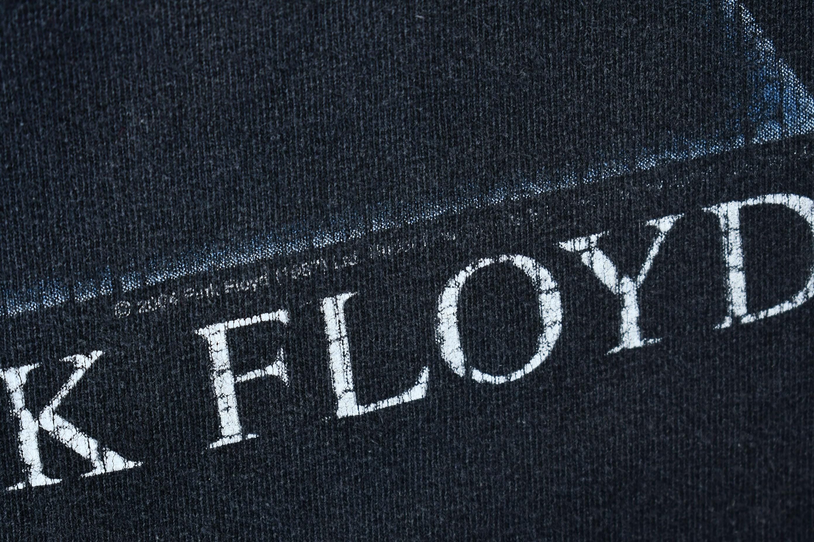 Vintage 2004 Pink Floyd Dark Side Of The Moon Graphic Band T-Shirt