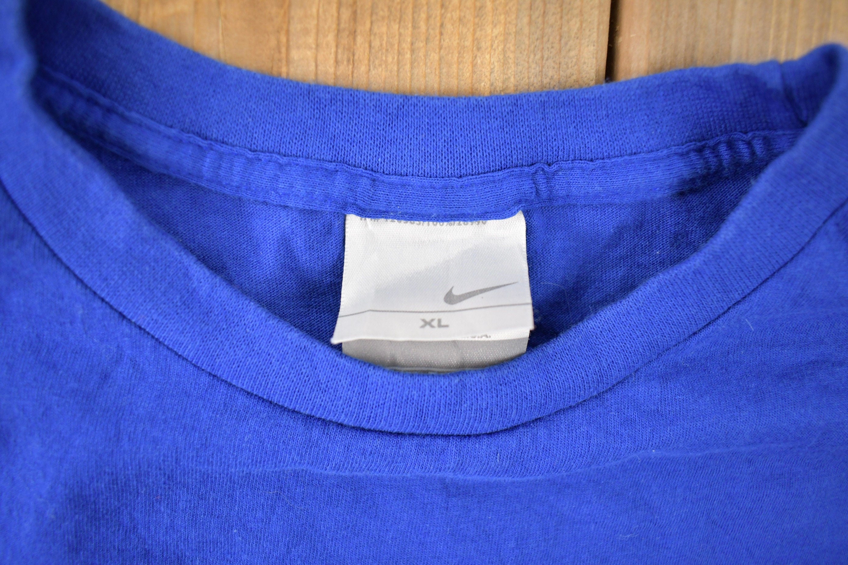 Vintage 2000s White Swoosh Blue Nike Graphic T-Shirt Size XL