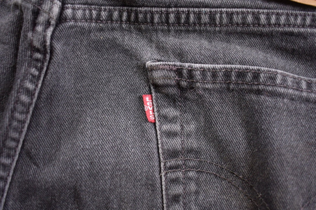 Vintage 1990s Levi's 505 Red Tab Jeans Size 34 x 31.5