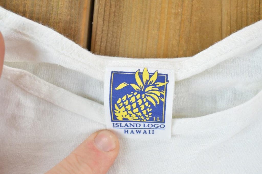 Vintage 1990s Hawaii Embroidered Souvenir T-Shirt