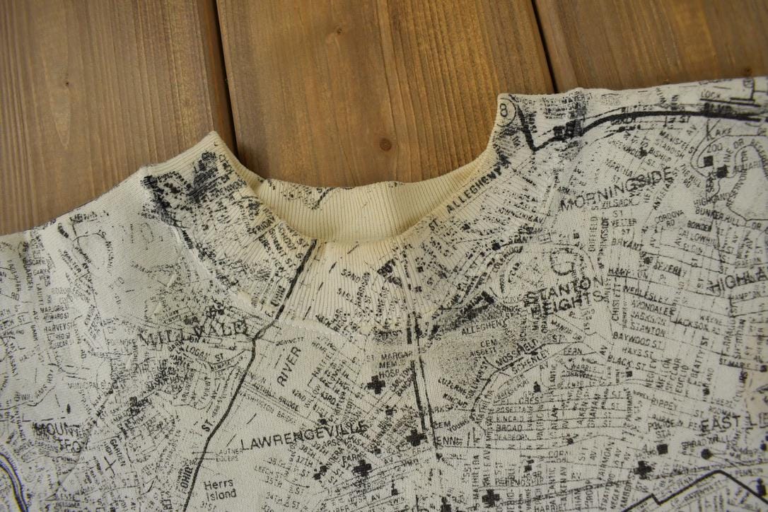 Vintage 1990s Pittsburgh All Over Print Map Graphic Souvenir Travel Crewneck Sweatshirt
