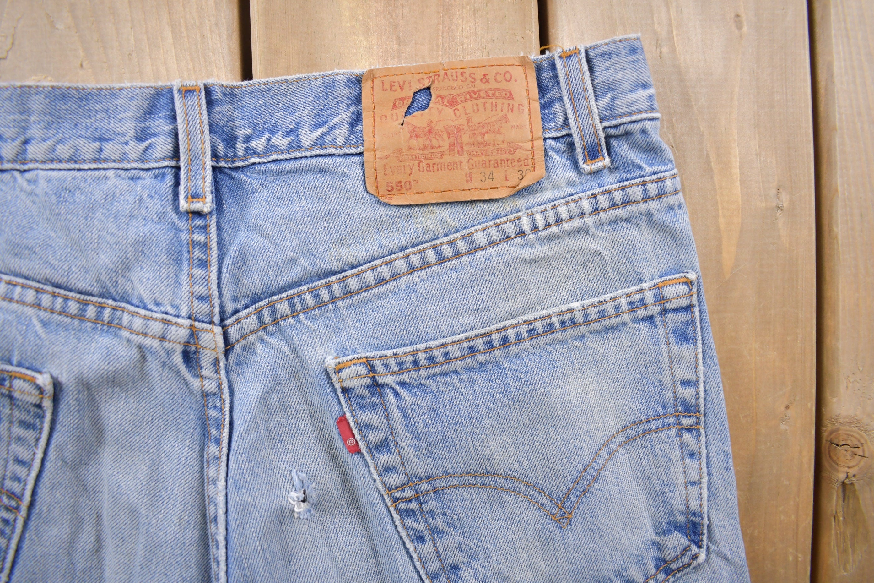 Vintage 1990s Levi's 550 Red Blank Tab Denim Jeans Size 32 x 29