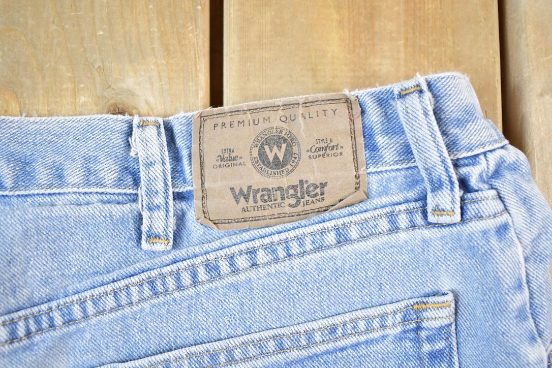 Vintage 1990s Wrangler Light Wash Denim Jean Shorts Size 36 x 9