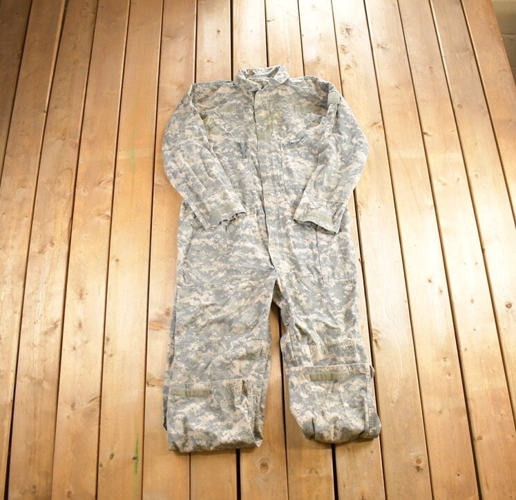 Vintage 1990s Universal Camouflage Jumpsuit Size 34x29