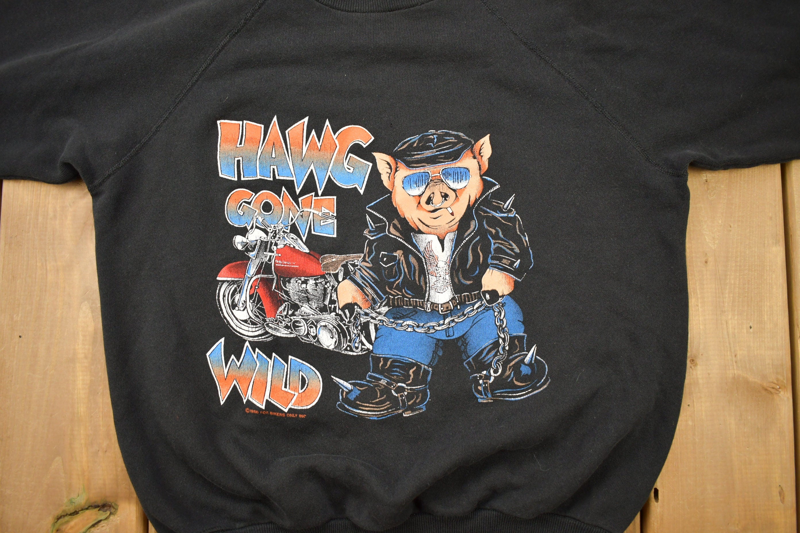 Vintage 1986 Hawg Gone Wild 3D Emblem Biker Graphic Raglan Crewneck Sweatshirt