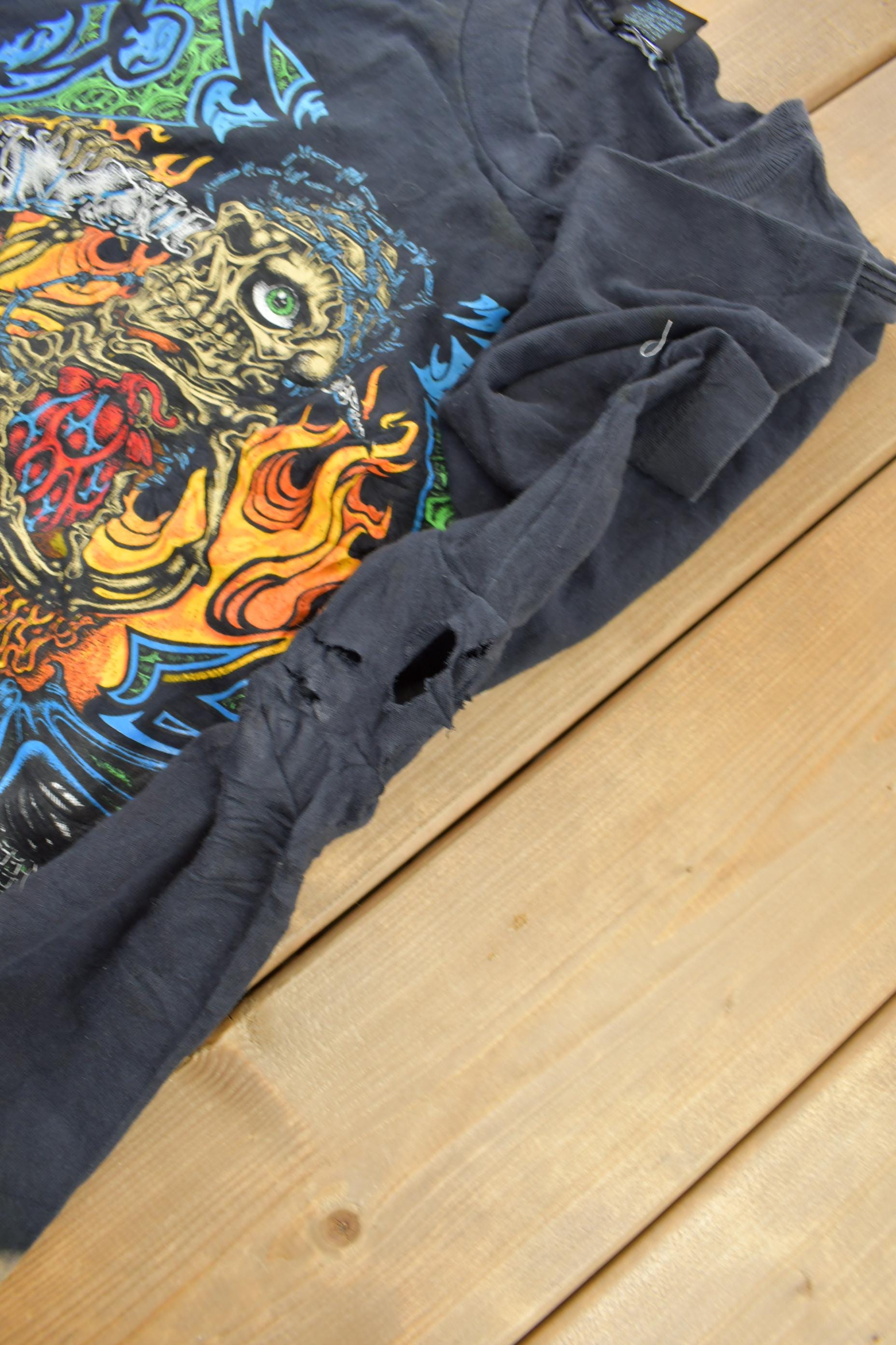 Vintage 1990s FEARLESS All Over Print Skull Graphic T-Shirt