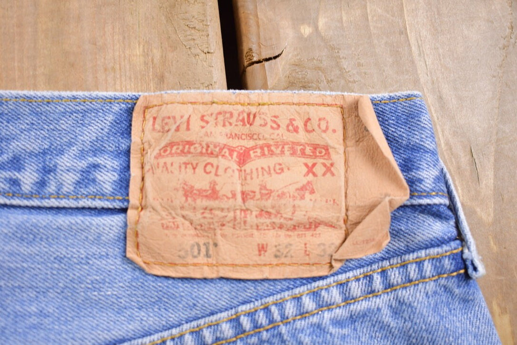 Vintage 1990s Levi 501 Red Tab Jeans Size 31 x 31