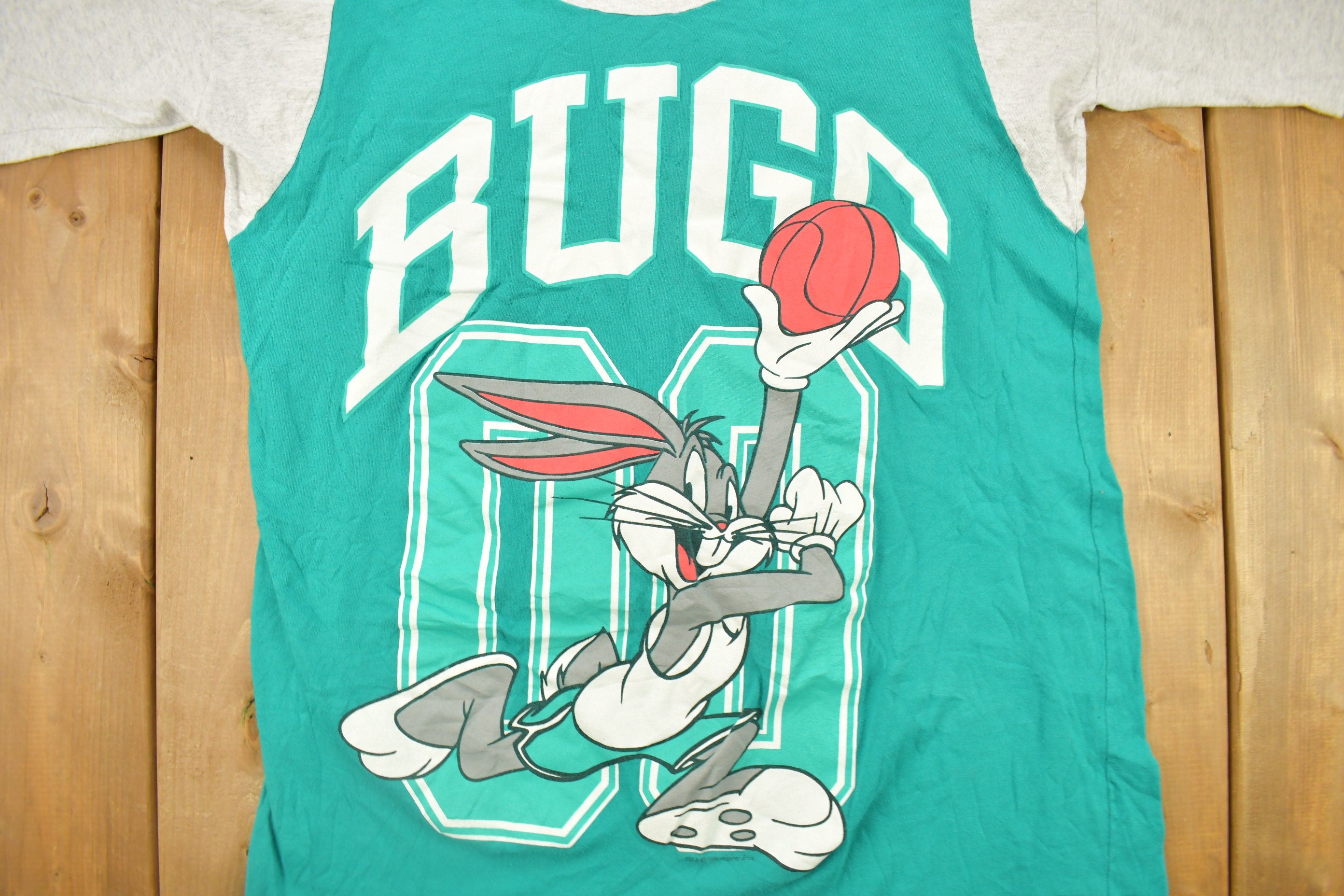 Vintage 1996 Looney Tunes Bugs Bunny Basketball Theme Lounge T-Shirt