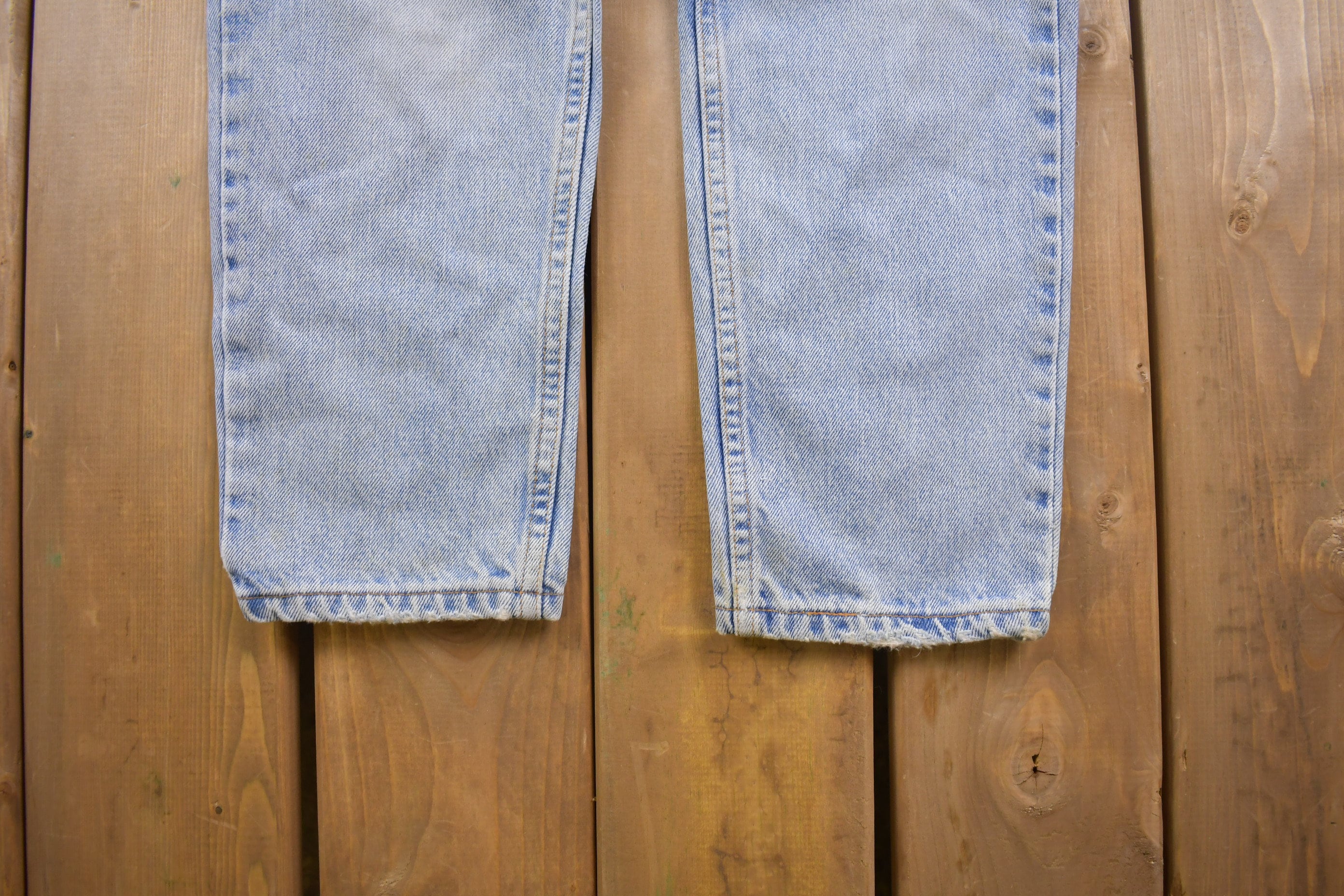 Vintage 1990s Levi's 550 Red Tab Light Wash Jeans Size 26 x 29