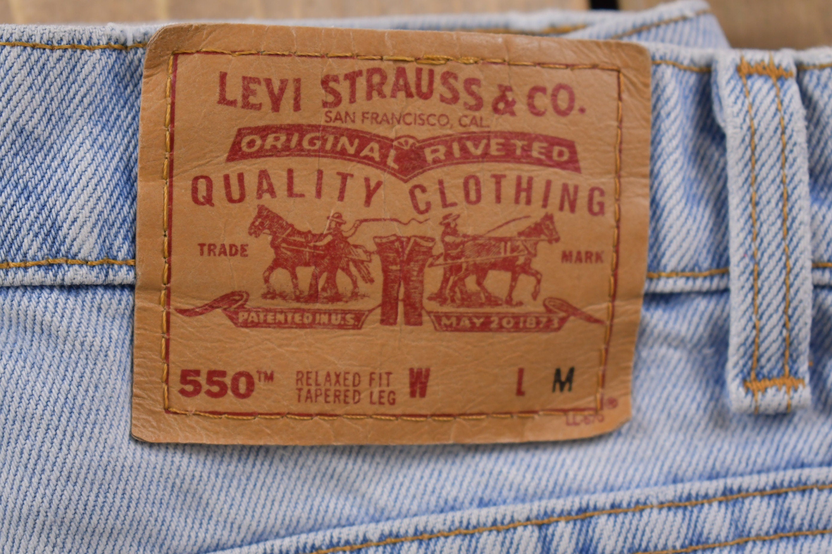 Vintage 1990s Levi's 550 Red Tab Jeans Size 26 x 30