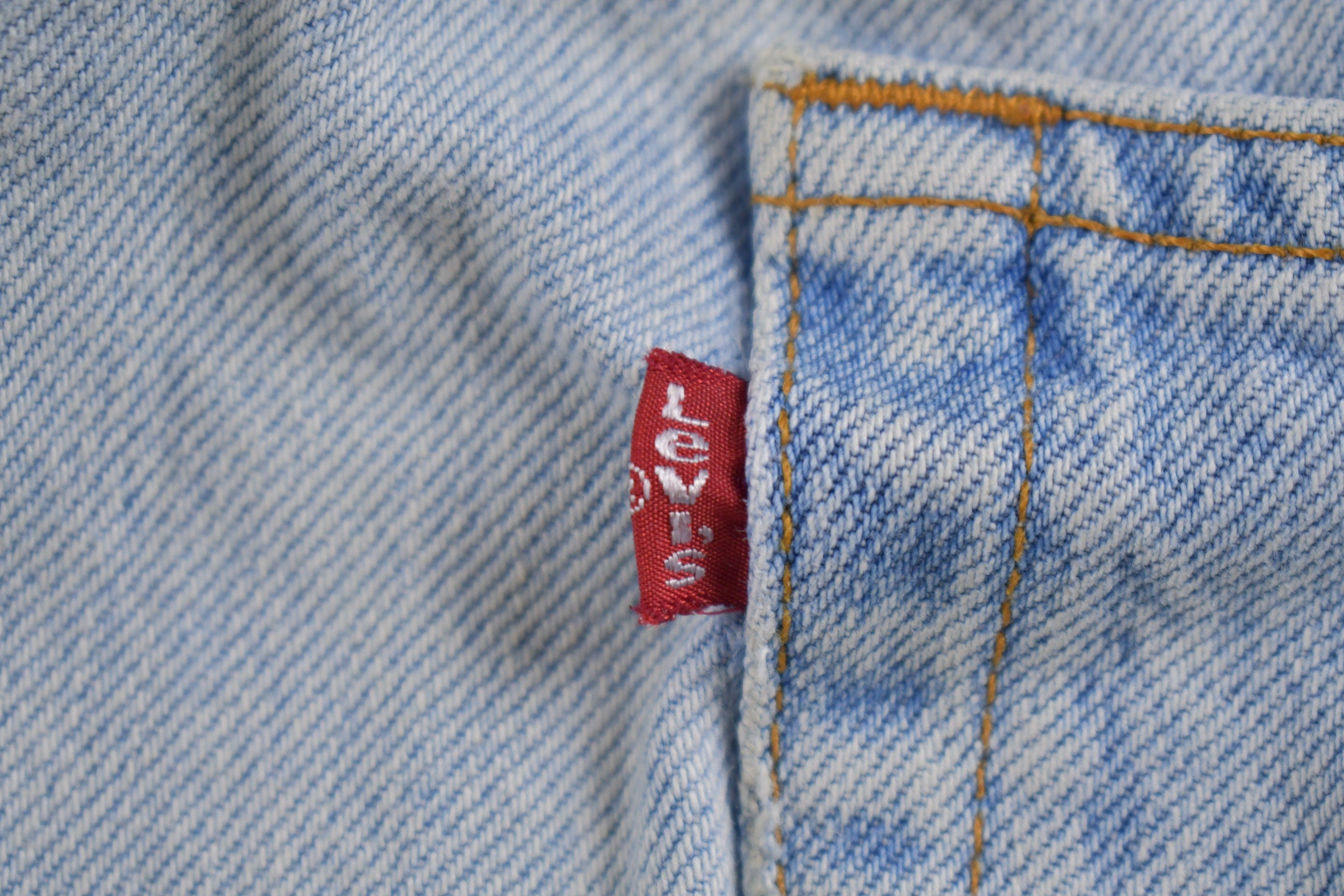 Vintage 1990s Levi's 550 Red Tab Jeans Size 34 x 31