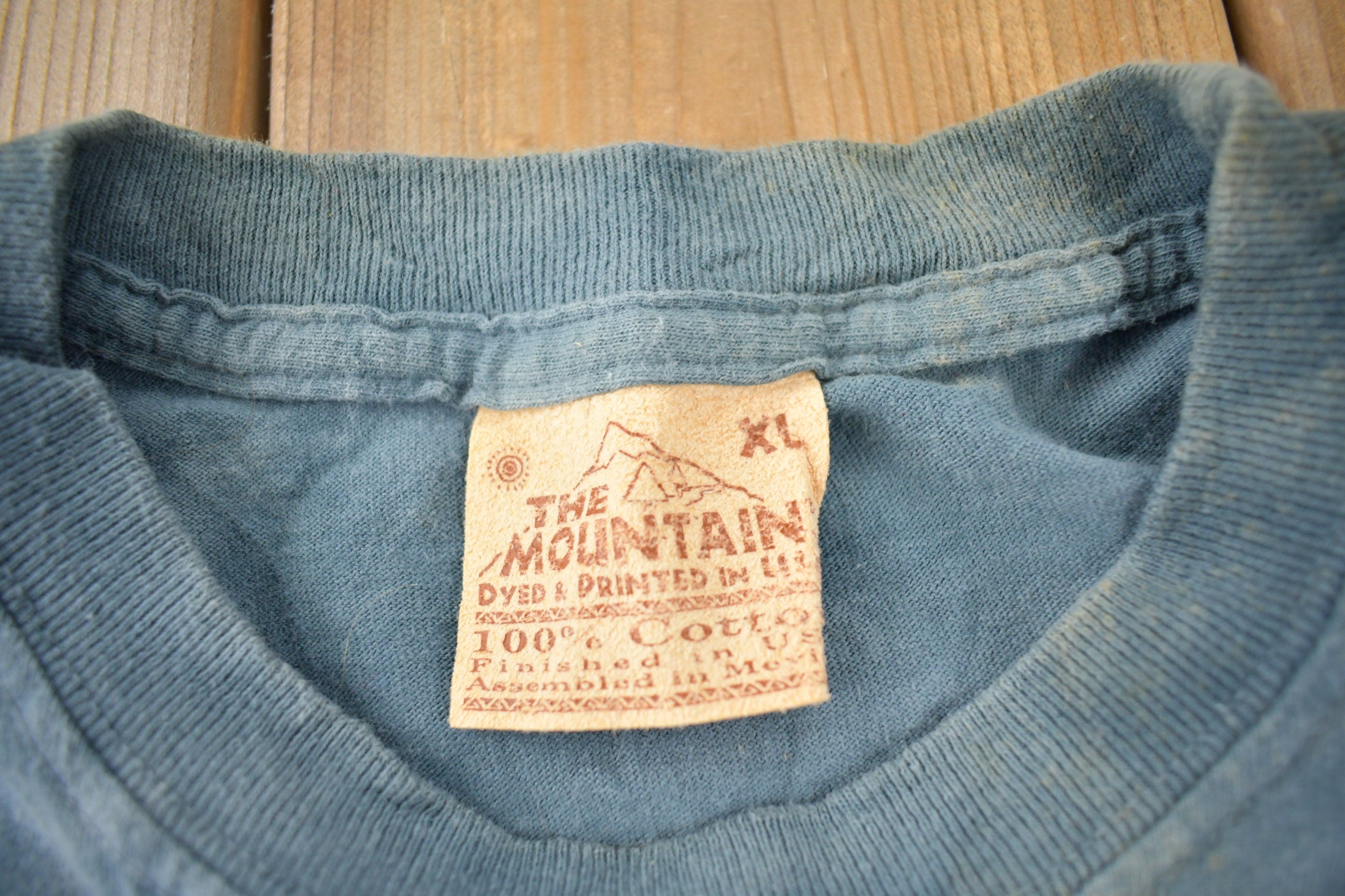 Vintage 2000 Wolf Theme Graphic Tie Dye The Mountains T-Shirt