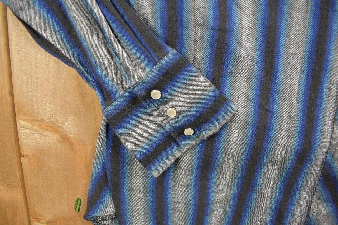 Vintage 1990s Wrangler Western Wear Snap Button Up Shirt