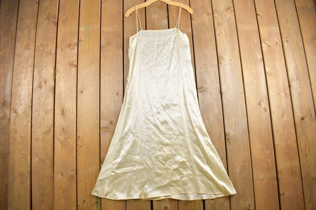 Vintage 1970s Silk Slip Dress / True Vintage Slip / Retro Womenswear / Mod Fashion / Nightie / Night Gown / Midi / Spaghetti