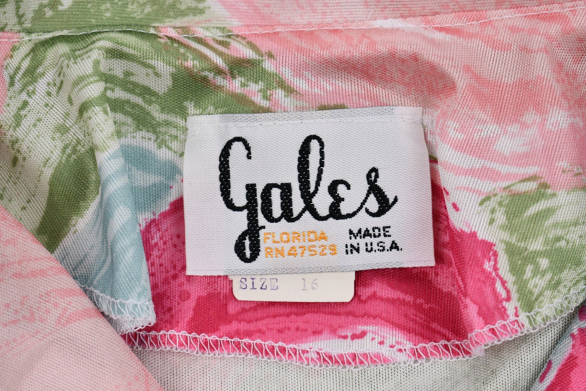 Vintage 1960s Deadstock Floral Quarter-Button Up Short Sleeve Blouse  Retro Fashion  Beachwear  Vintage Womenswear  Made in USA