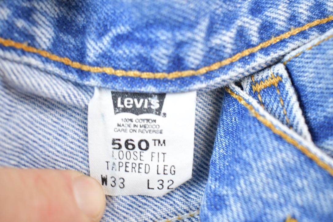 Vintage 1990s Levi Strauss Red Tab 560 Loose Fit Denim Jeans Size 33 x 32 Made In USA