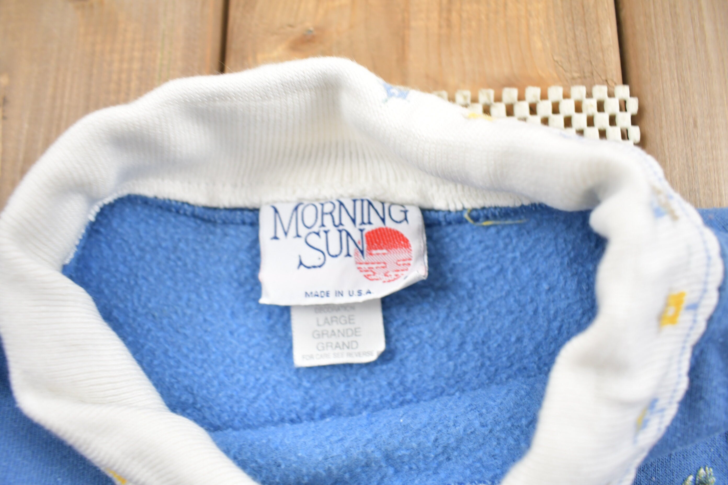 Vintage 1990s Cute Collared Birdhouse Theme Sweater