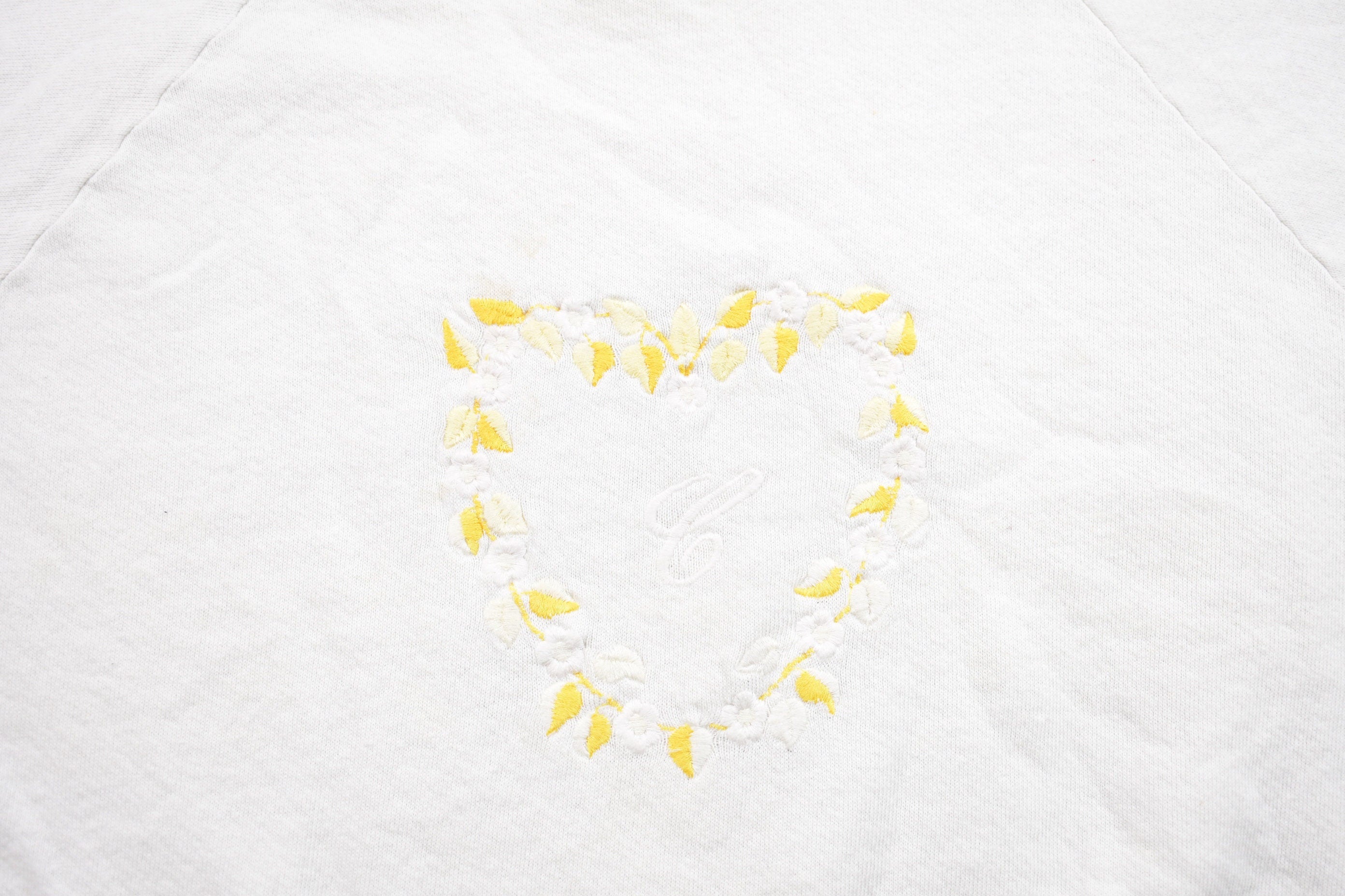 Vintage 1990s Floral Heart Embroidered Crewneck Sweatshirt