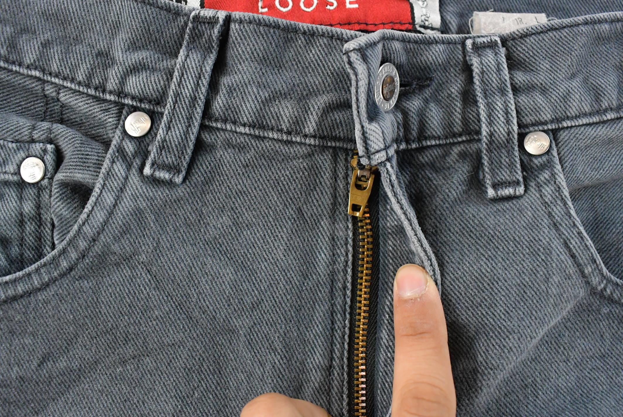 Vintage 1990s Levi Silver Tab Loose Denim Jeans Womens 28 x 31 / 90s Silvertabs / Streetwear / Baggy Jeans / Vintage Levi's