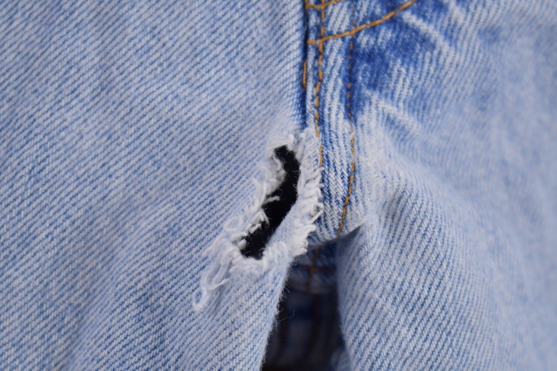 Vintage 1990s Levi's 550 Red Tab Denim Jeans Size 30 x 31