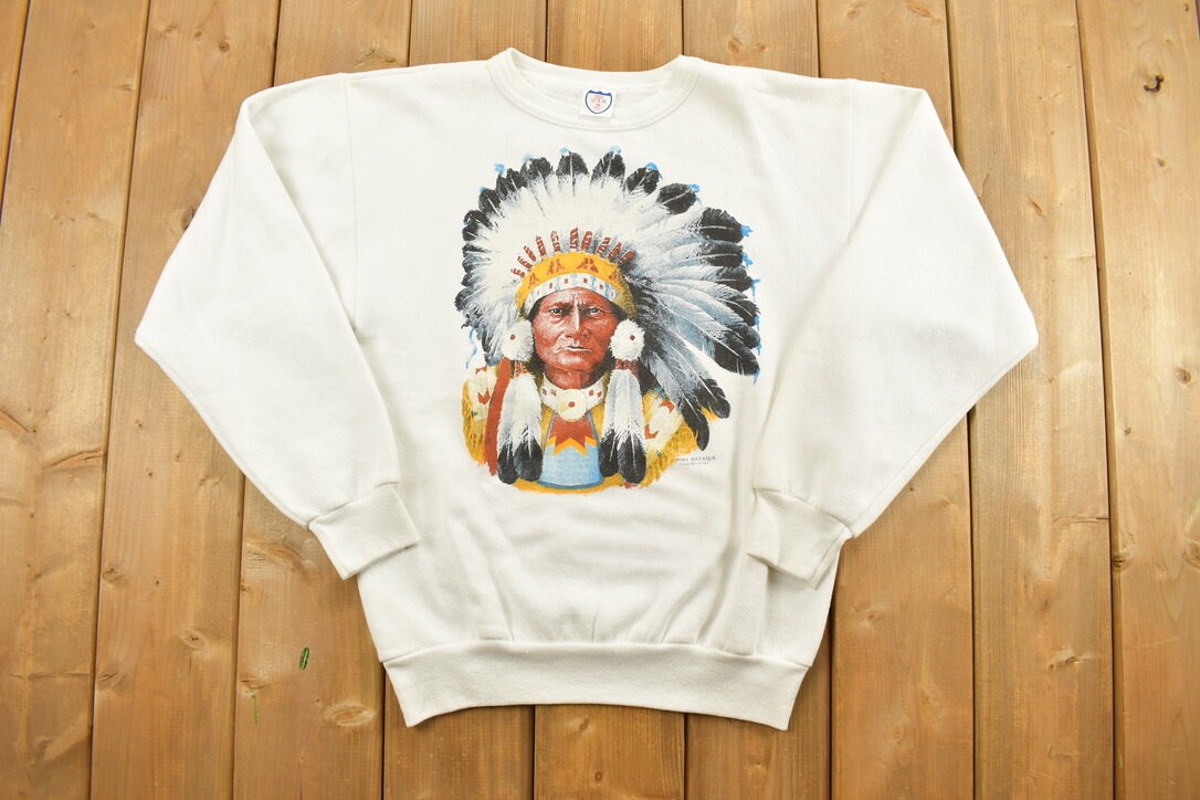 Vintage 1980s Native American Graphic Raglan Crewneck / White Sweatshirt / Made In USA / Vintage Raglan / Casual Wear