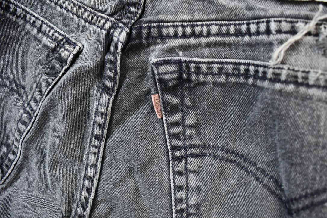 Vintage 2000s Cutoff Grey Wash Levis Denim Jeans Size 34 x 32