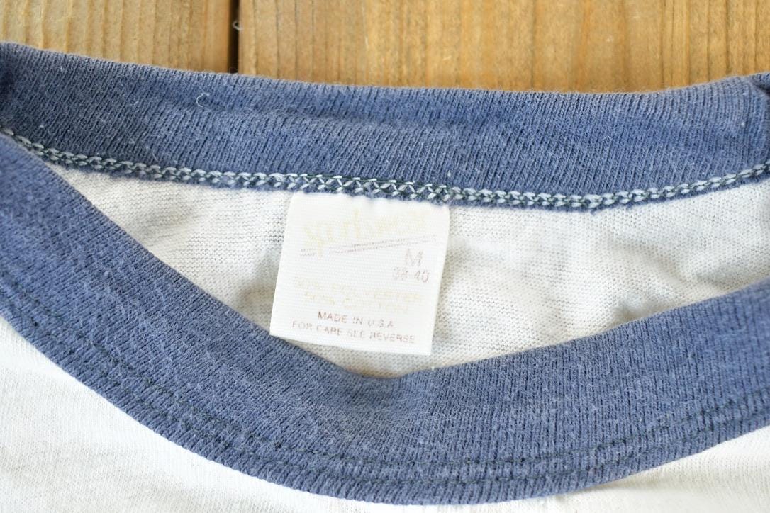 Vintage 1980s UMD Bulldogs Basketball University Collegiate T-Shirt