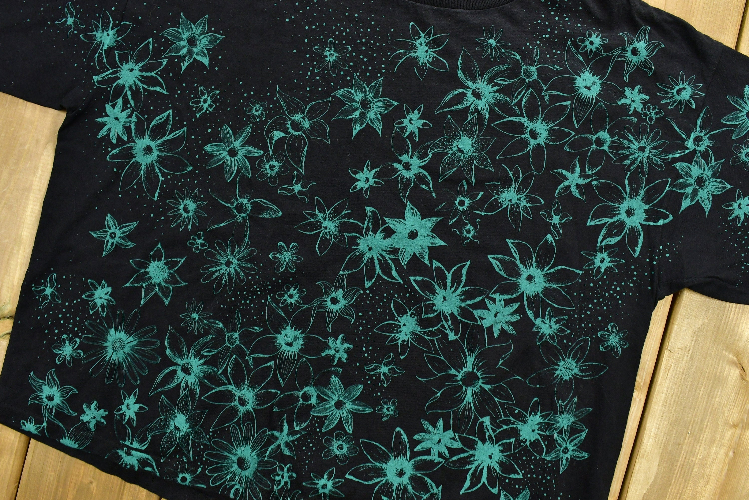 Vintage 1990s All Over Floral Graphic Print T-Shirt