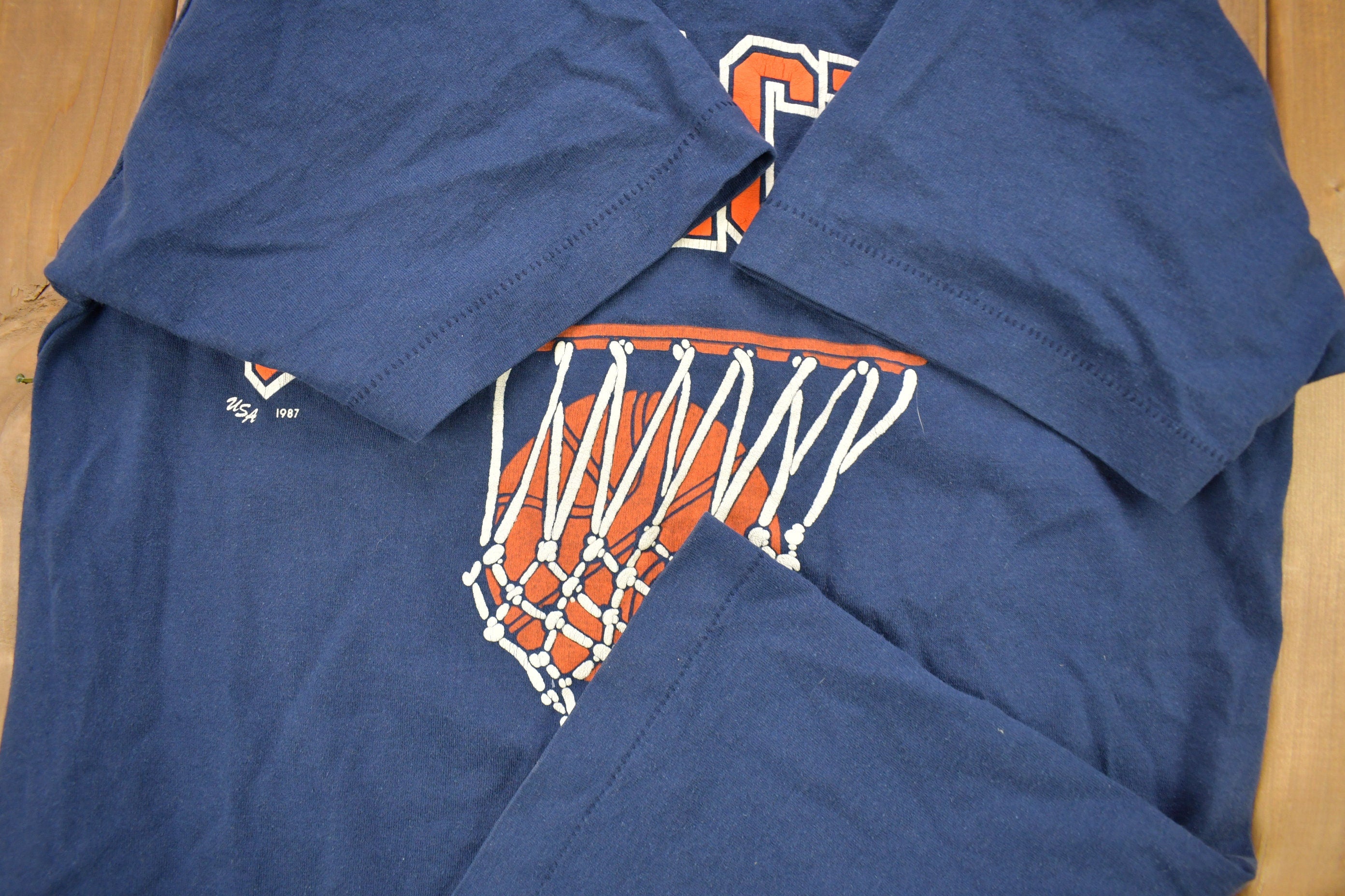 Vintage 1990s Syracuse University Orangemen Basketball Collegiate T-Shirt