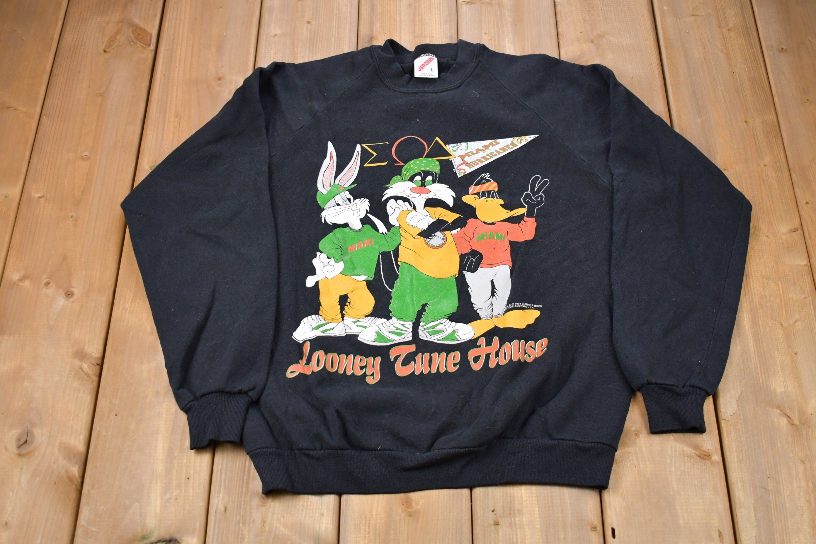 Vintage 1994 Warner Bros Looney Tune House Graphic Crewneck Sweatshirt