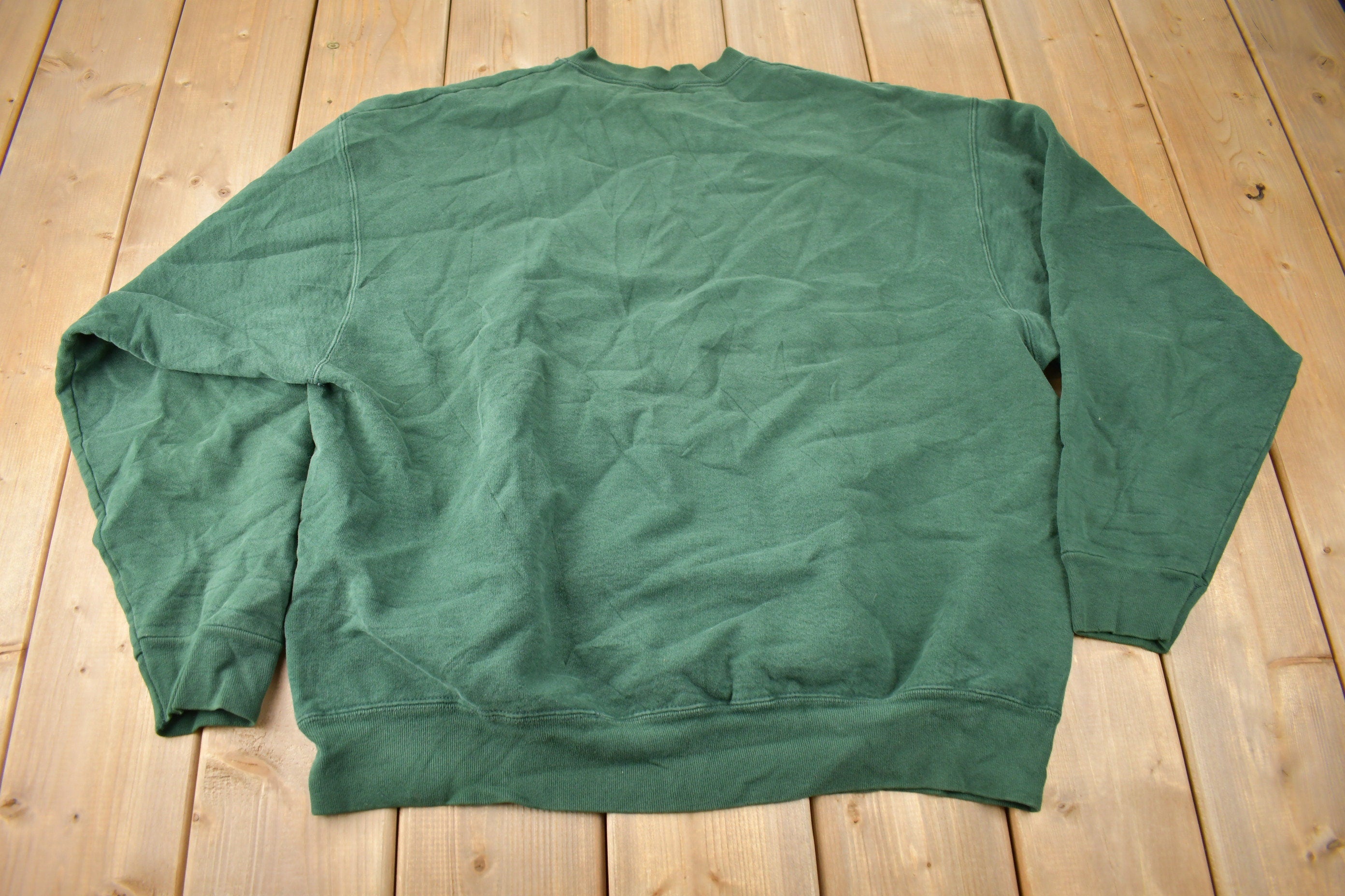 Vintage 1990s International Wolf Center Ely Minnesota USA Crewneck Made In USA